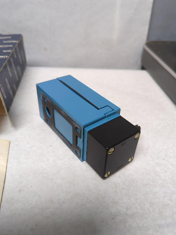 MICRO SWITCH,LSP2F,LIMIT SWITCH 10 AMP 600 VAC NEMA B600 NOS