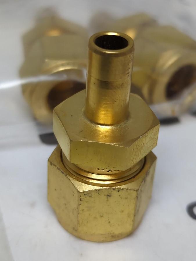 SWAGELOK,B-810-R-6,1/2T X 3/8TA REDUCER LOT OF 4 NOS