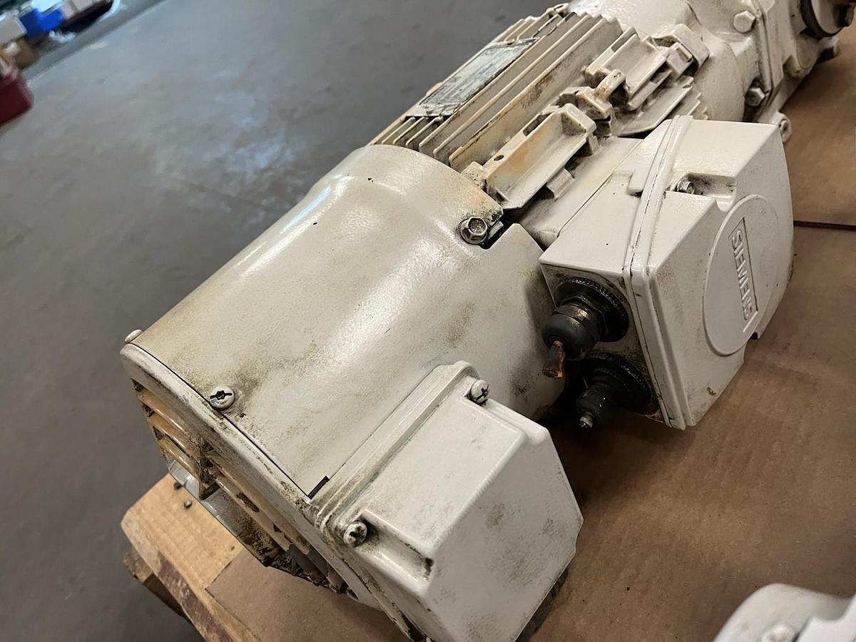 Used SIEMENS,KAF49-LE1LH4VF,GEARMOTOR, RATIO 16.34 91.8RPM