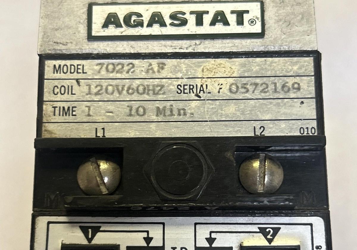 Used AGASTAT,7022AF,TIME DELAY RELAY 1-10 MINUTES