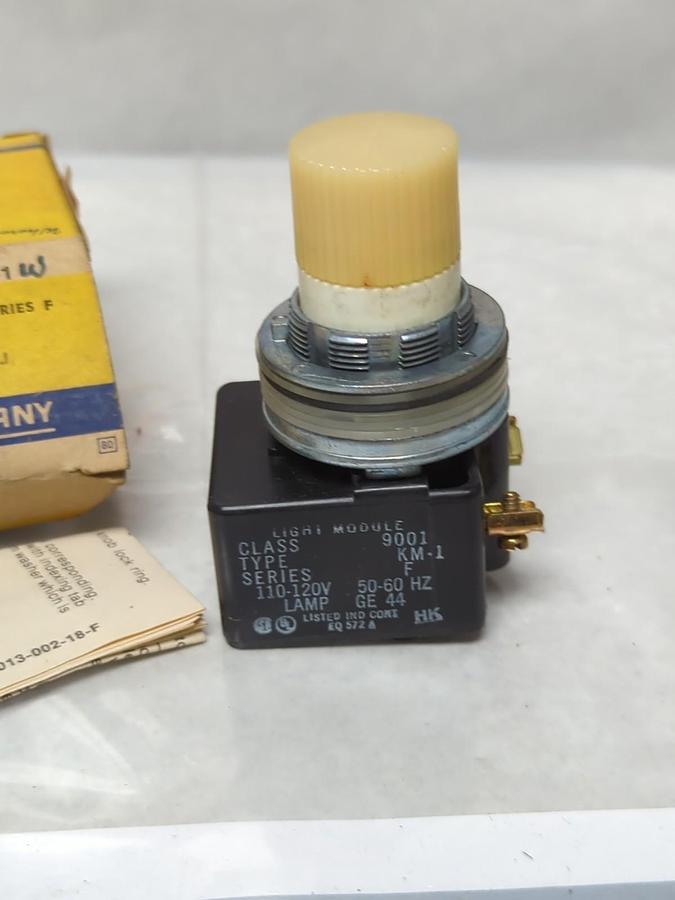 SQUARE D,9001-K2L-1W,ILLUMINATED PUSH BUTTON NOS
