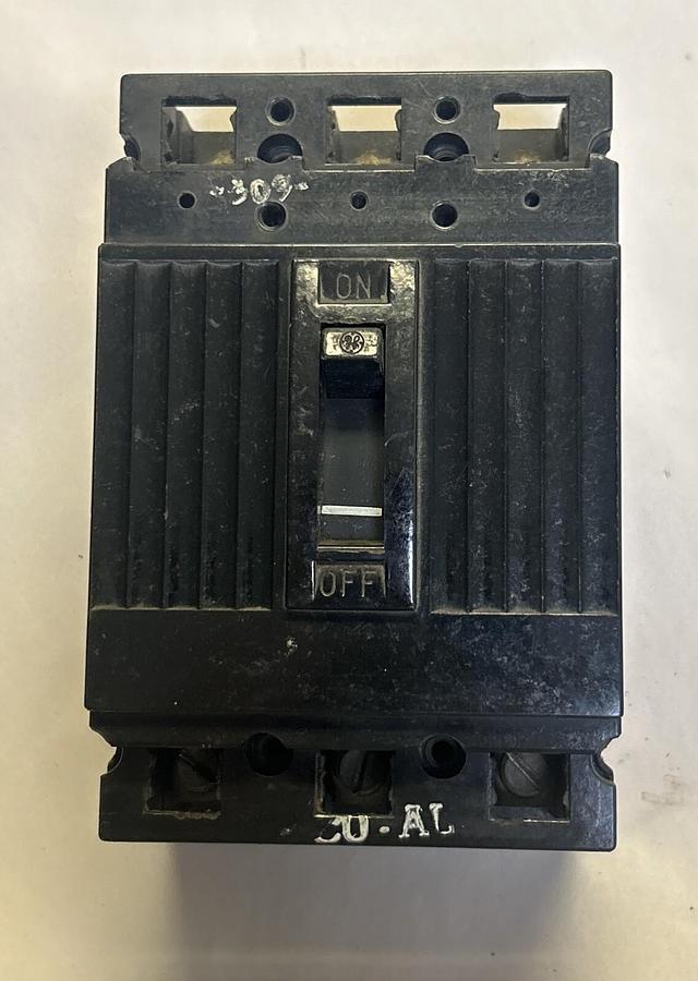 Used GENERAL ELECTRIC,TEF136070,CIRCUIT BREAKER 70A 600V 3P