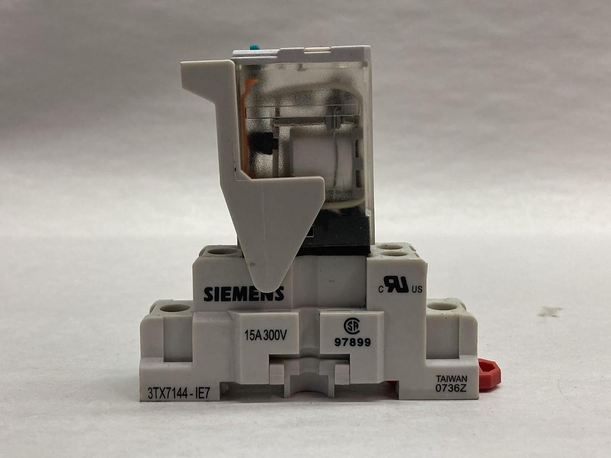 Used Siemens,3TX71,Relay w/3TX7144-IE7 Socket Base
