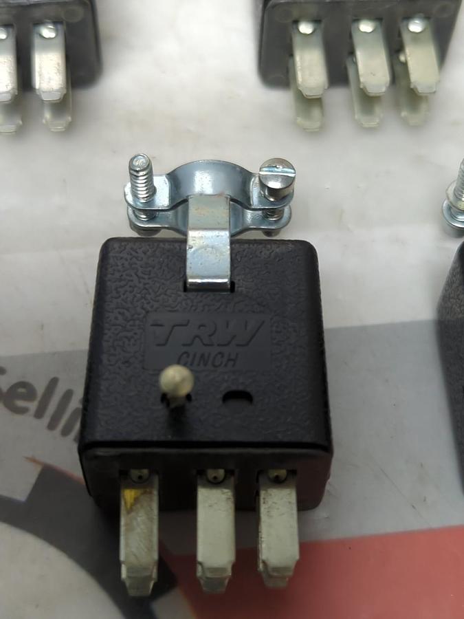 TRW,P306-CCT,CINCH CONNECTORS BOX OF 10 PCS NOS