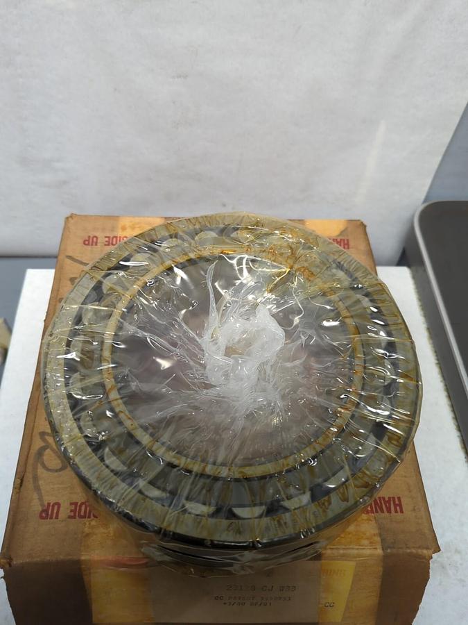 SKF,23128 CJ W33,SPHERICAL ROLLER BEARING 140MM BORE NOS