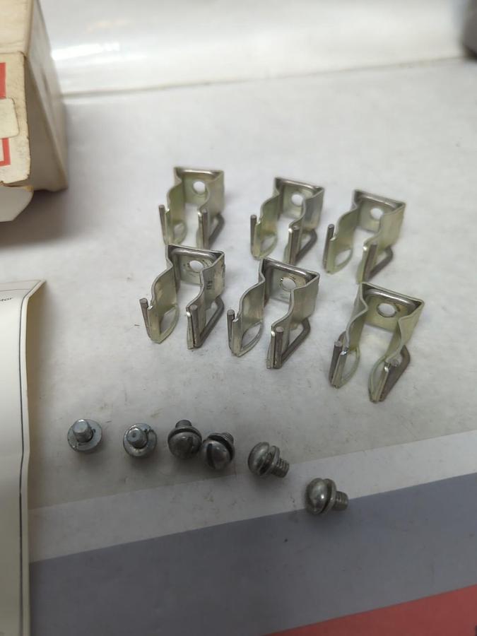CUTLER-HAMMER,C350KD22,FUSE CLIP KIT 60 AMP 250V SIZE 2 NOS