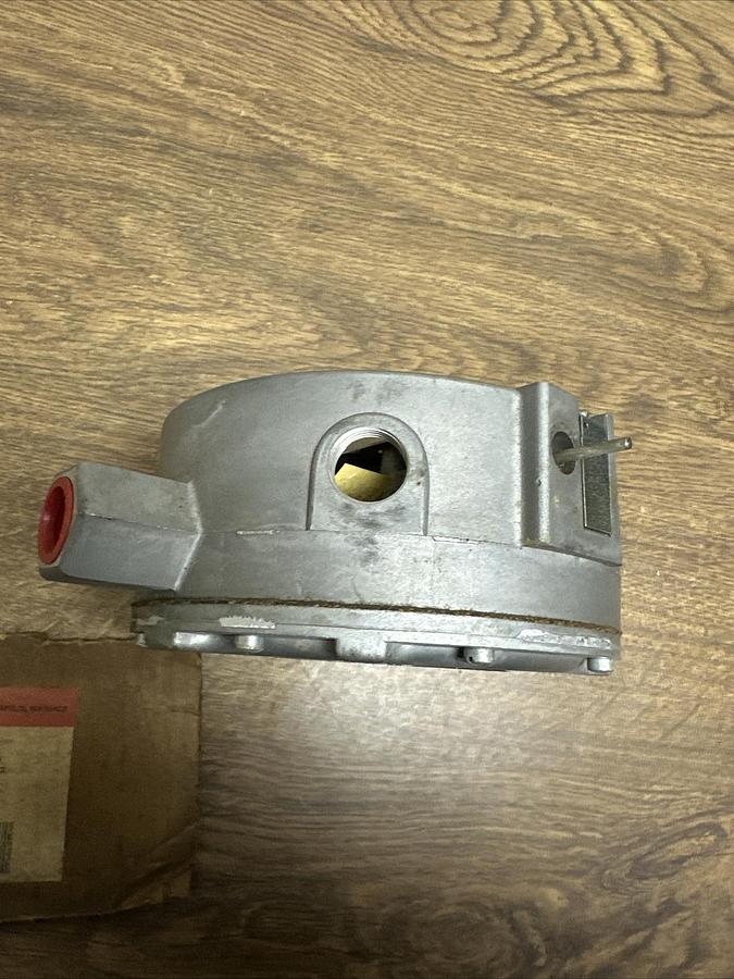 Honeywell,C437D-1005,Gas Air Pressure Switch