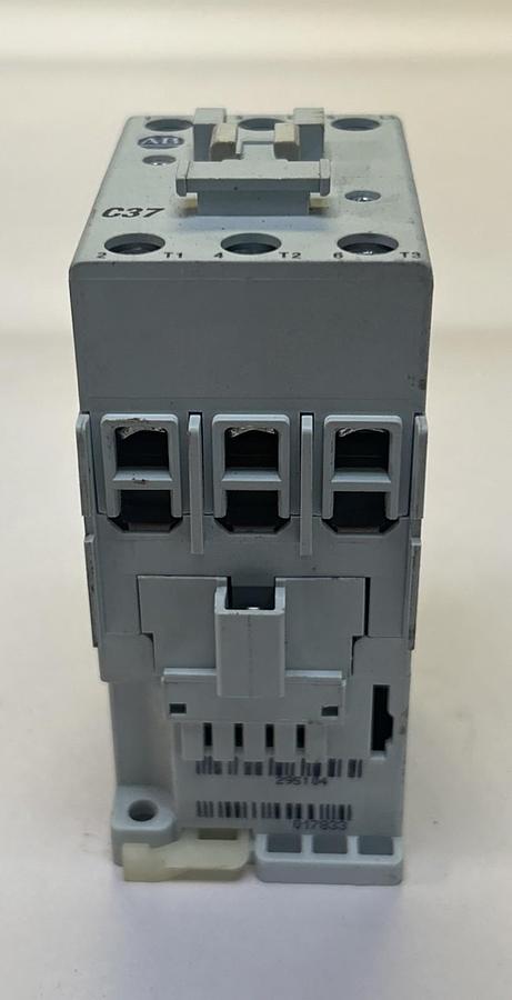 Used ALLEN BRADLEY,100-C3700,CONTACTOR 110/120V COIL