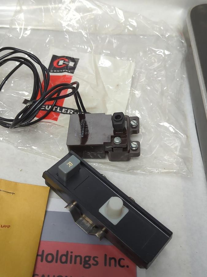 CUTLER-HAMMER,C400KG4B,COVER CONTROL FOR SIZE 00-4 PILOT LIGHT 240V TRANS NOS