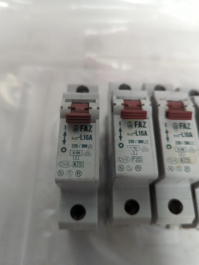 Used MOELLER,FAZ L16A,CIRCUIT BREAKER 1P 220/380 AC LOT OF 8 PRE-OWNED