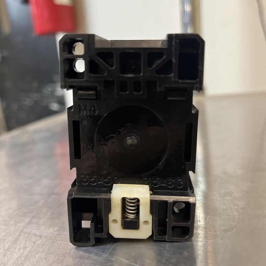 Used ALLEN BRADLEY,100-A09ND3,CONTACTOR 9A 3P 120V COIL