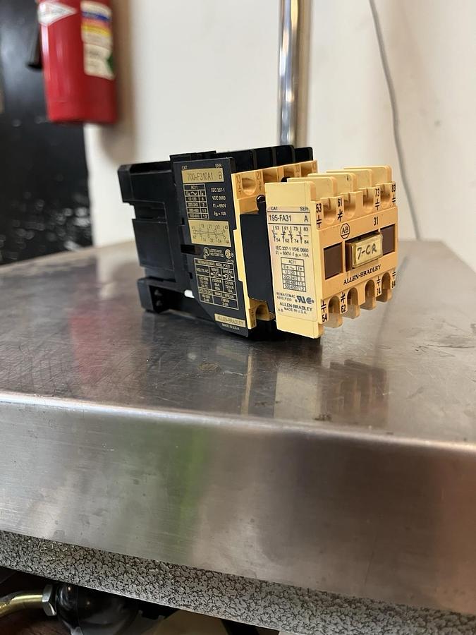 Used ALLEN BRADLEY,700-F310A1,CONTACTOR 120V COIL 195-FA31