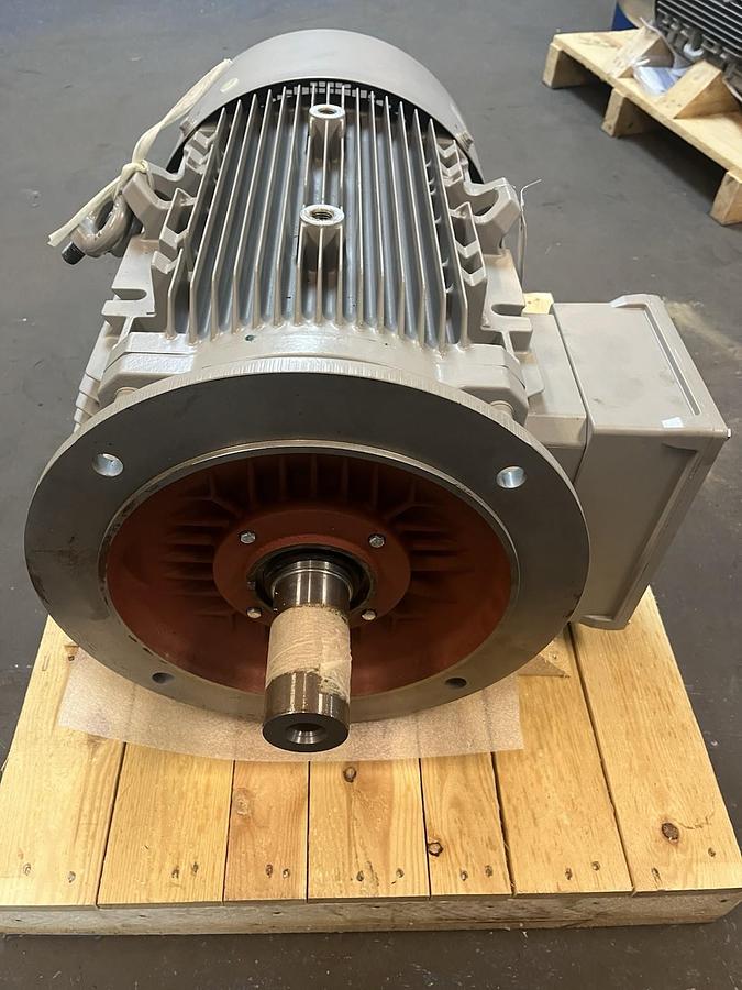 SIEMENS,1LA92062WA61-ZT00,MOTOR 30kW 400/690V 3PH 2950RPM 200L