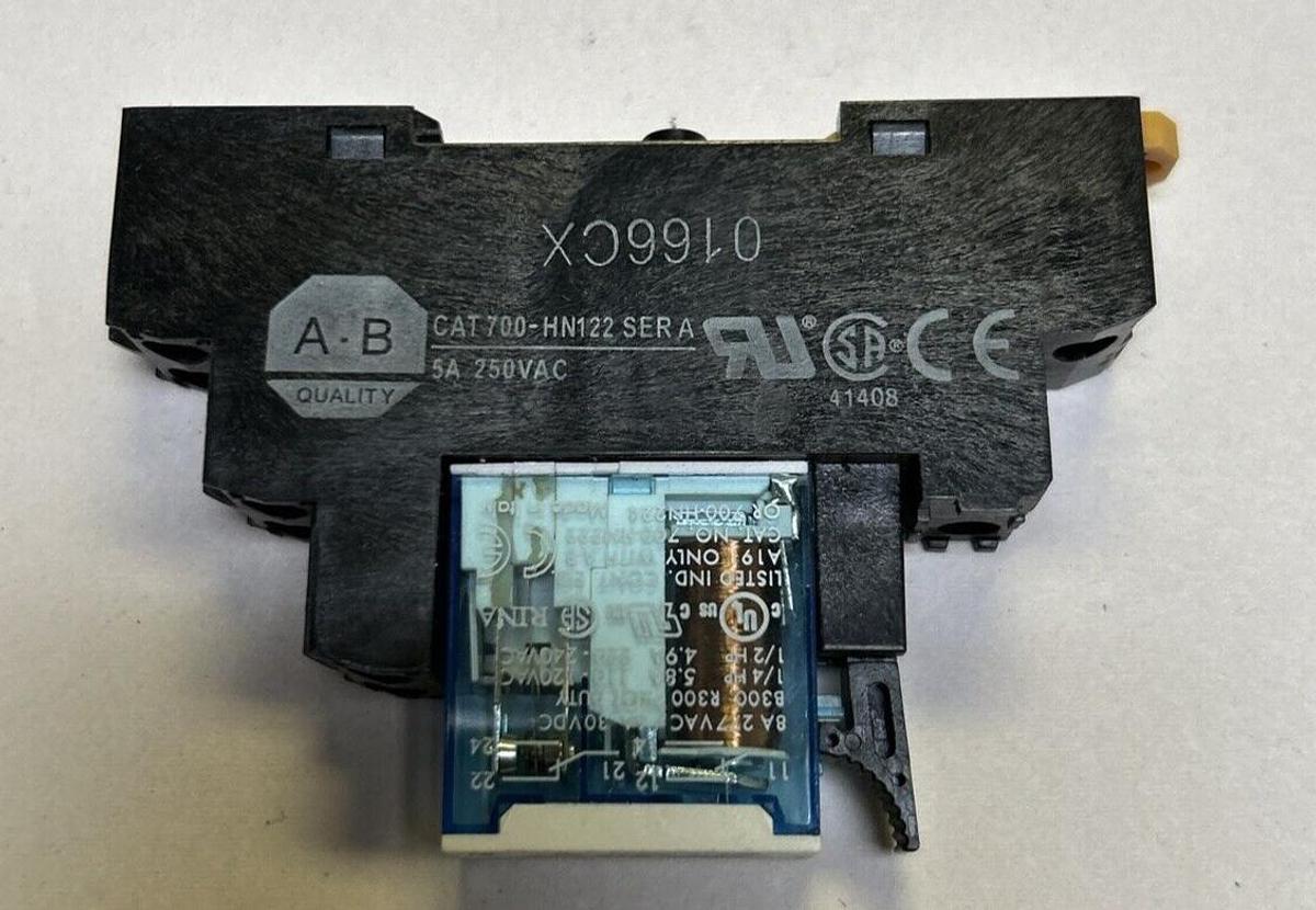 Used ALLEN BRADLEY,700-HN122,RELAY SOCKET W/ 700-HK32Z24 RELAY LOT OF 2