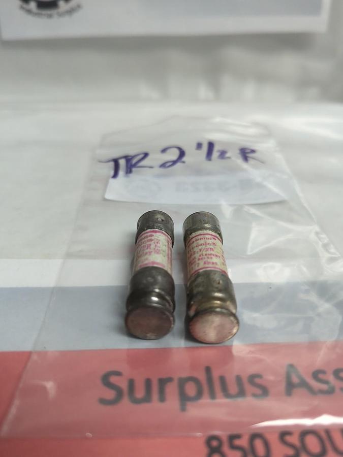 Used GOULD SHAWMUT,TR-2-1/2R,TRI-ONIC 2-1/2 AMP FUSE LOT OF 2 PRE-OWNED