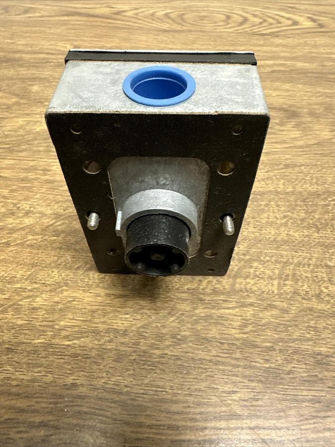 Vickers,02-126279,Pilot Valve