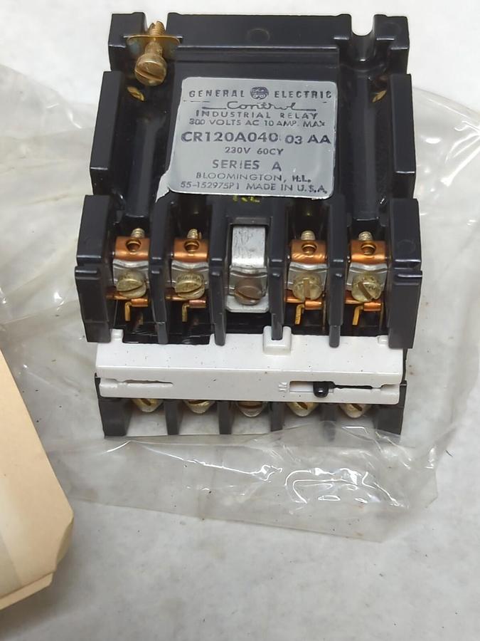 GENERAL ELECTRIC,CR120A04003AA,RELAY 300V NOS