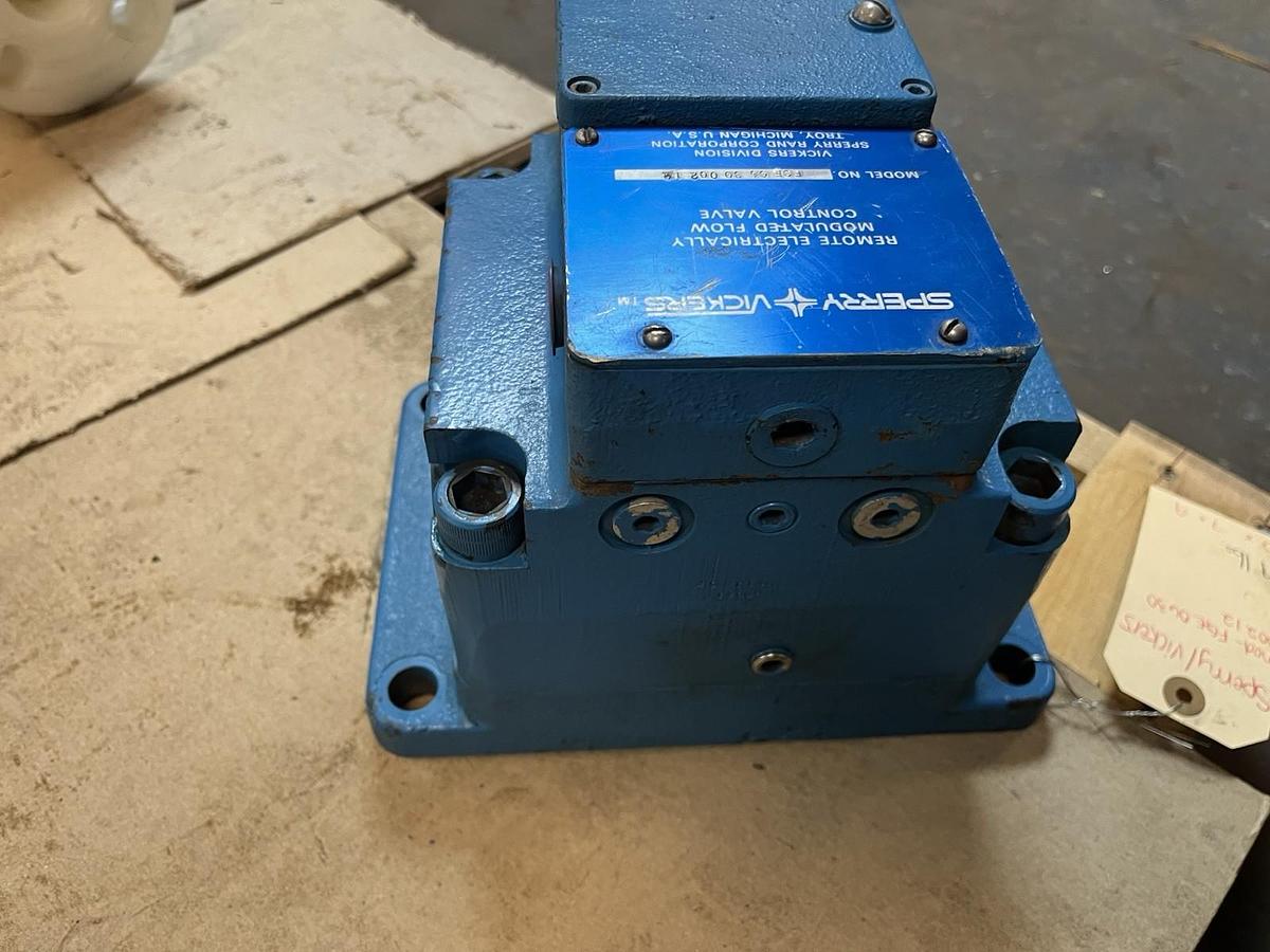 Used VICKERS,FGE-06-30-002-12,HYDRAULIC FLOW CONTROL VALVE