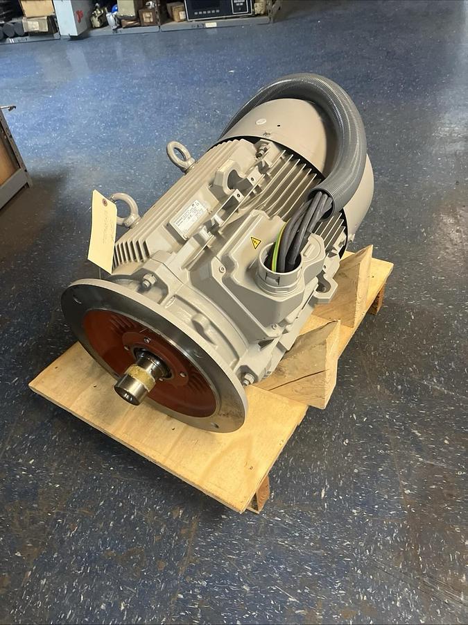 SIEMENS,1LA92072XA91-ZT00,MOTOR 37kW 440/480V 3PH 3560RPM 200L