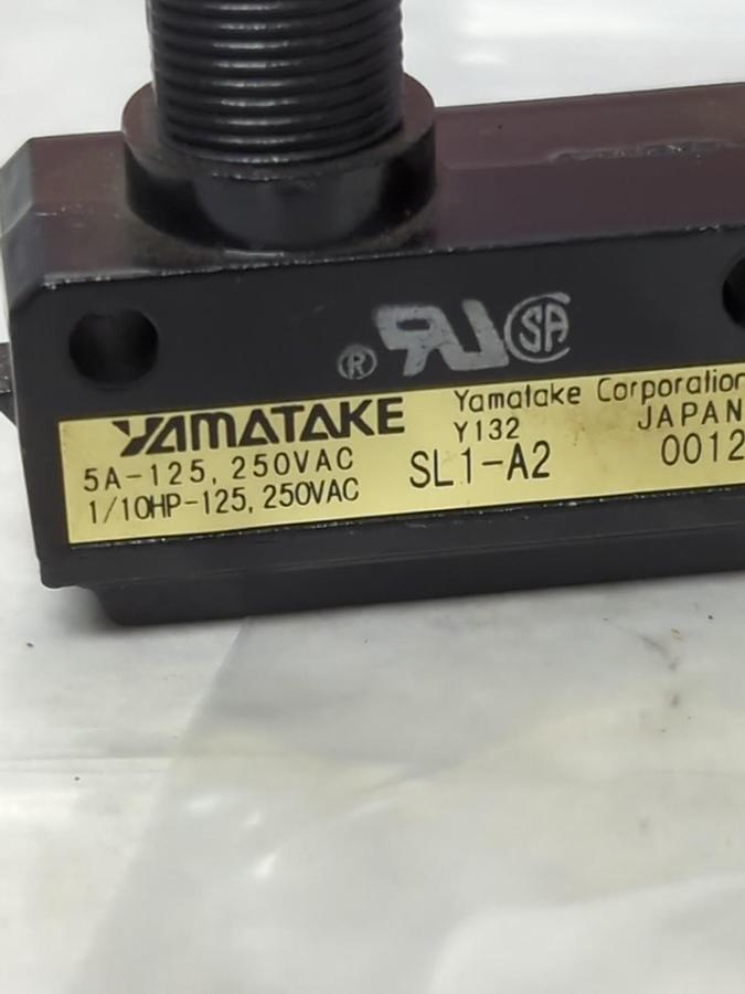 Used YAMATAKE,SL1-A2,ROLLER LIMIT SWITCH5A-125.250VAC 1/10HP PRE-OWNED