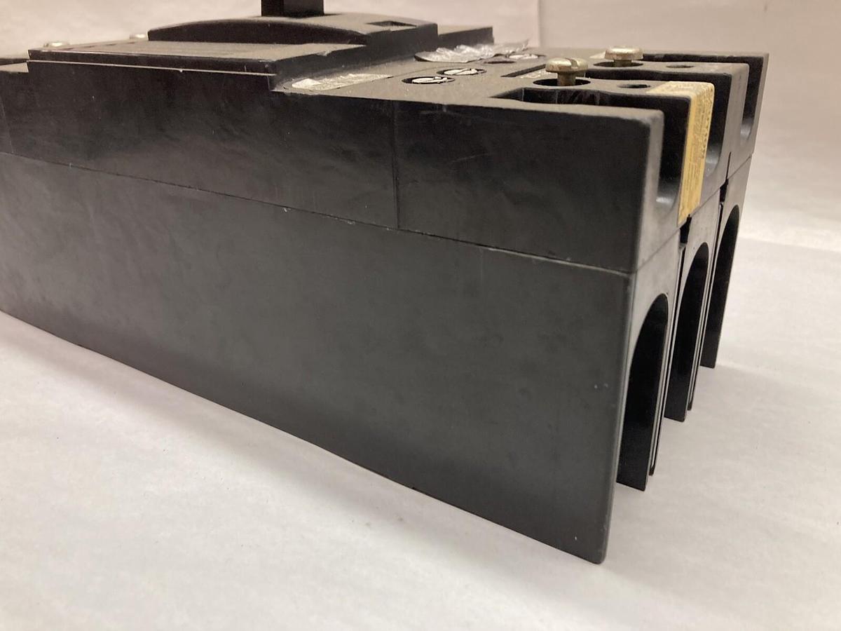 Used General Electric,E11592-R,3-Pole Circuit Breaker 224A Max