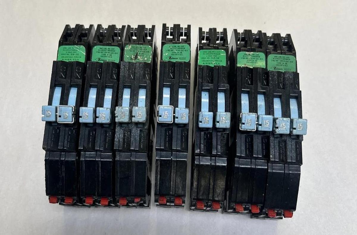 Used ZINSCO,R-38,TWIN TANDEM CIRCUIT BREAKER 15A 120/240V 2P LOT OF 7