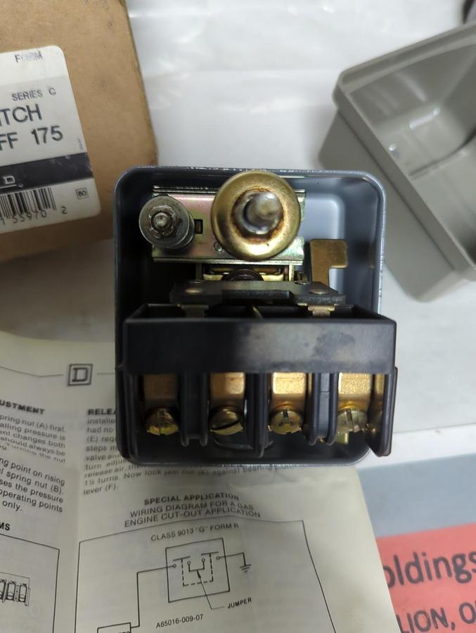 SQUARE D,9013-GHG2J63,PRESSURE SWITCH ON-145 OFF-175 NOS