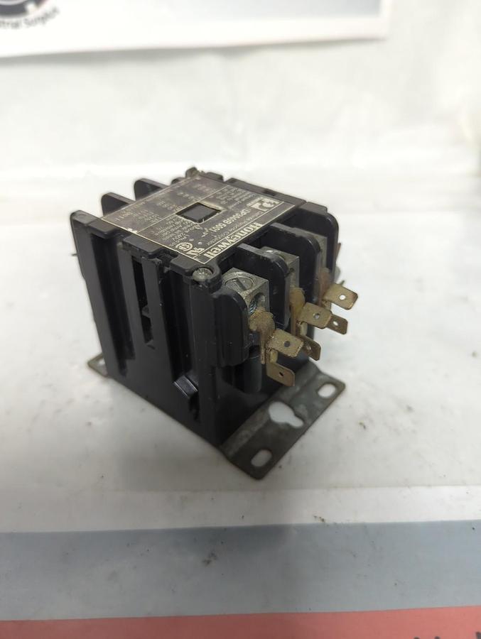 Used HONEYWELL,DP3040B 5001,DEFINITE PURPOSE CONTACTOR PRE-OWNED