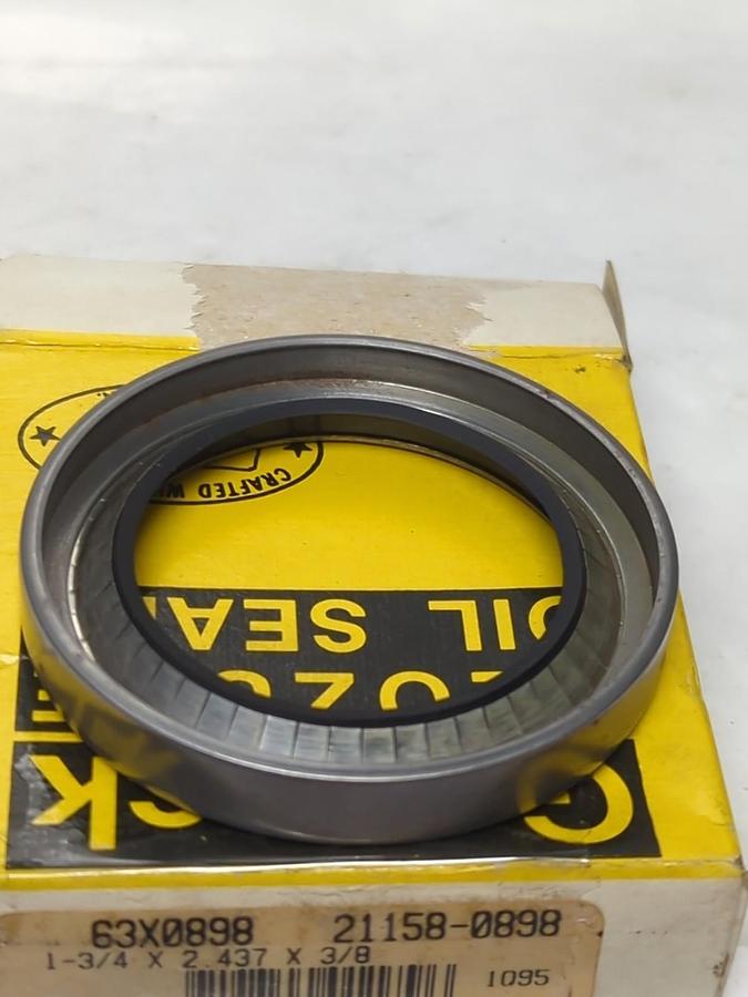GARLOCK KLOZURE,21158-0898,OIL SEAL 1-3/4 X 2.43 X 3/8 NOS