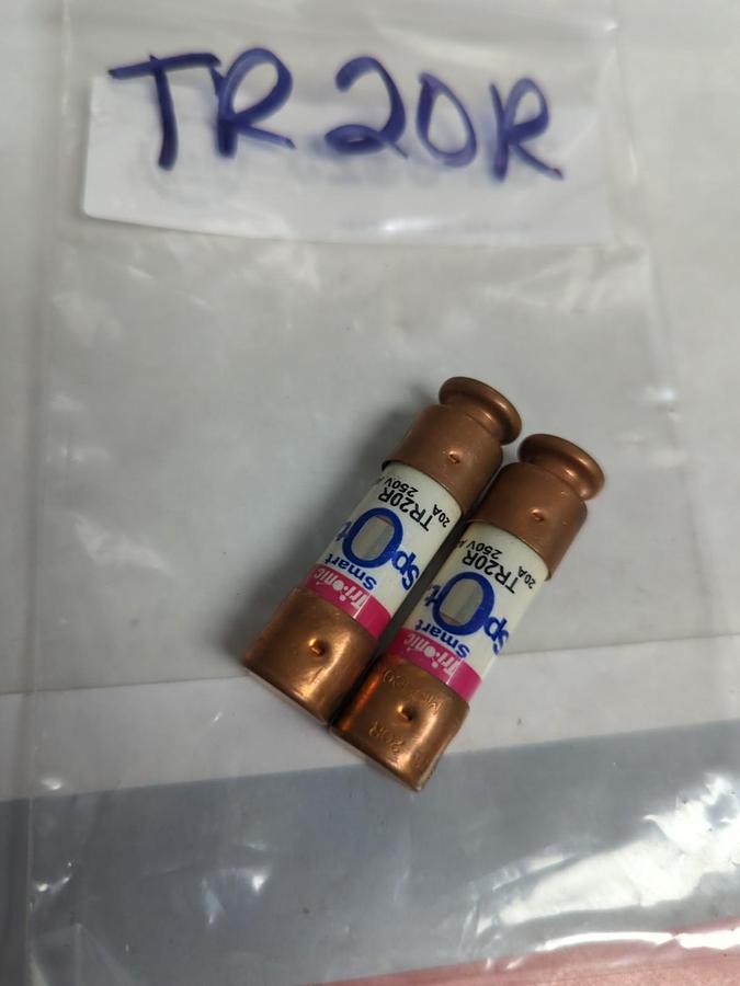 Used FERRAZ SHAWMUT,TR20R,SMART-SPOT 20 AMP FUSE LOT OF 2 PRE-OWNED