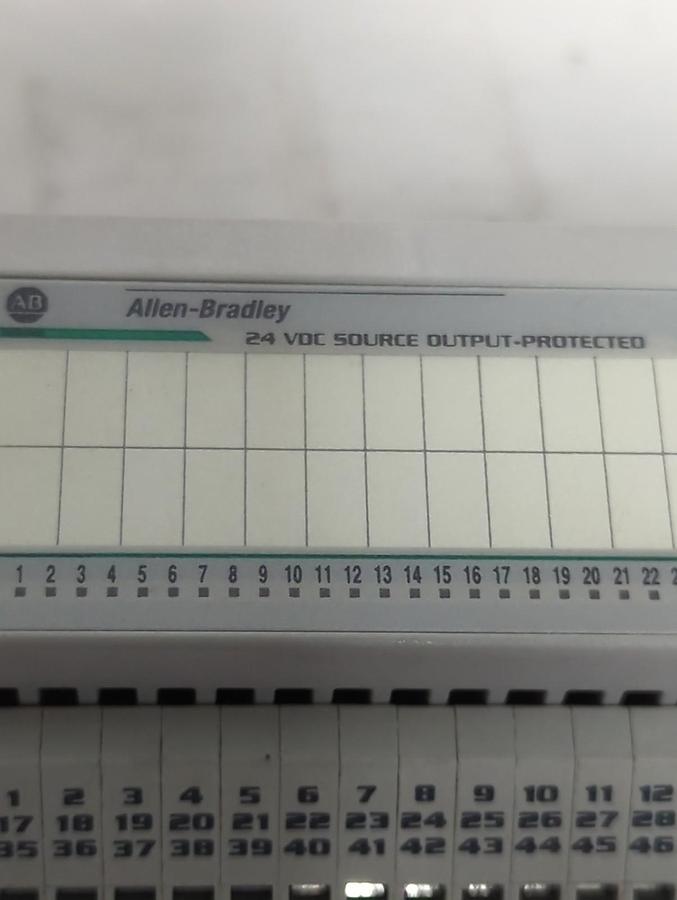Used ALLEN BRADLEY,1794-DB32P,FLEX I/O 24V SOURCE OUT-PUT MODULE PRE-OWNED
