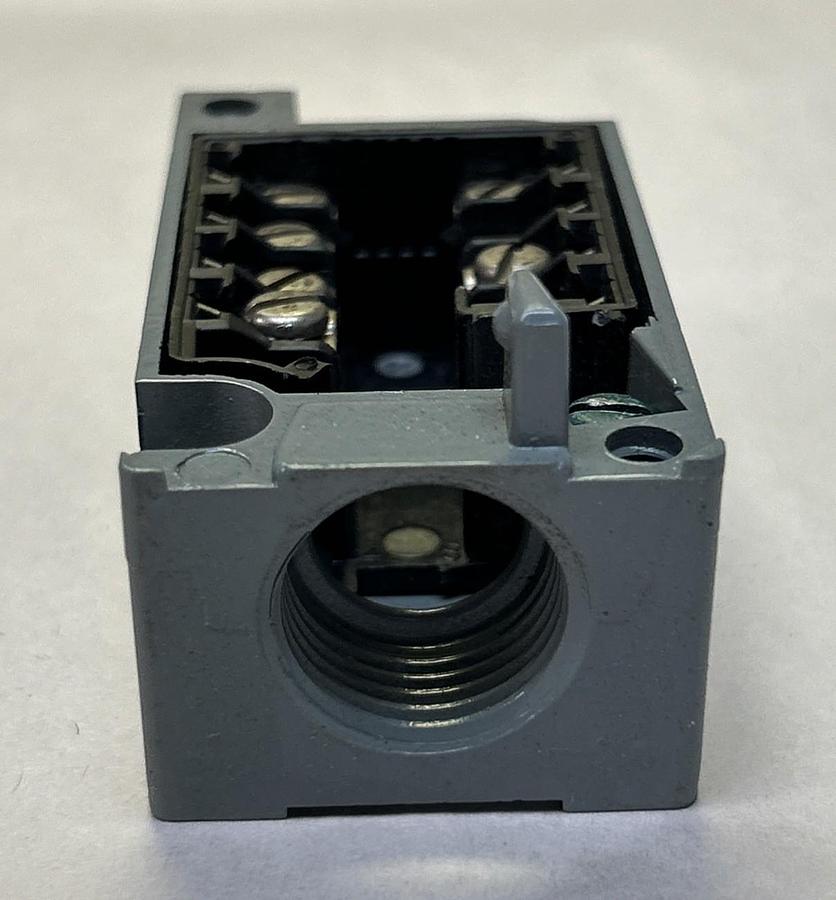 CUTLER-HAMMER,E50RB,LIMIT SWITCH RECEPTACLE NOS