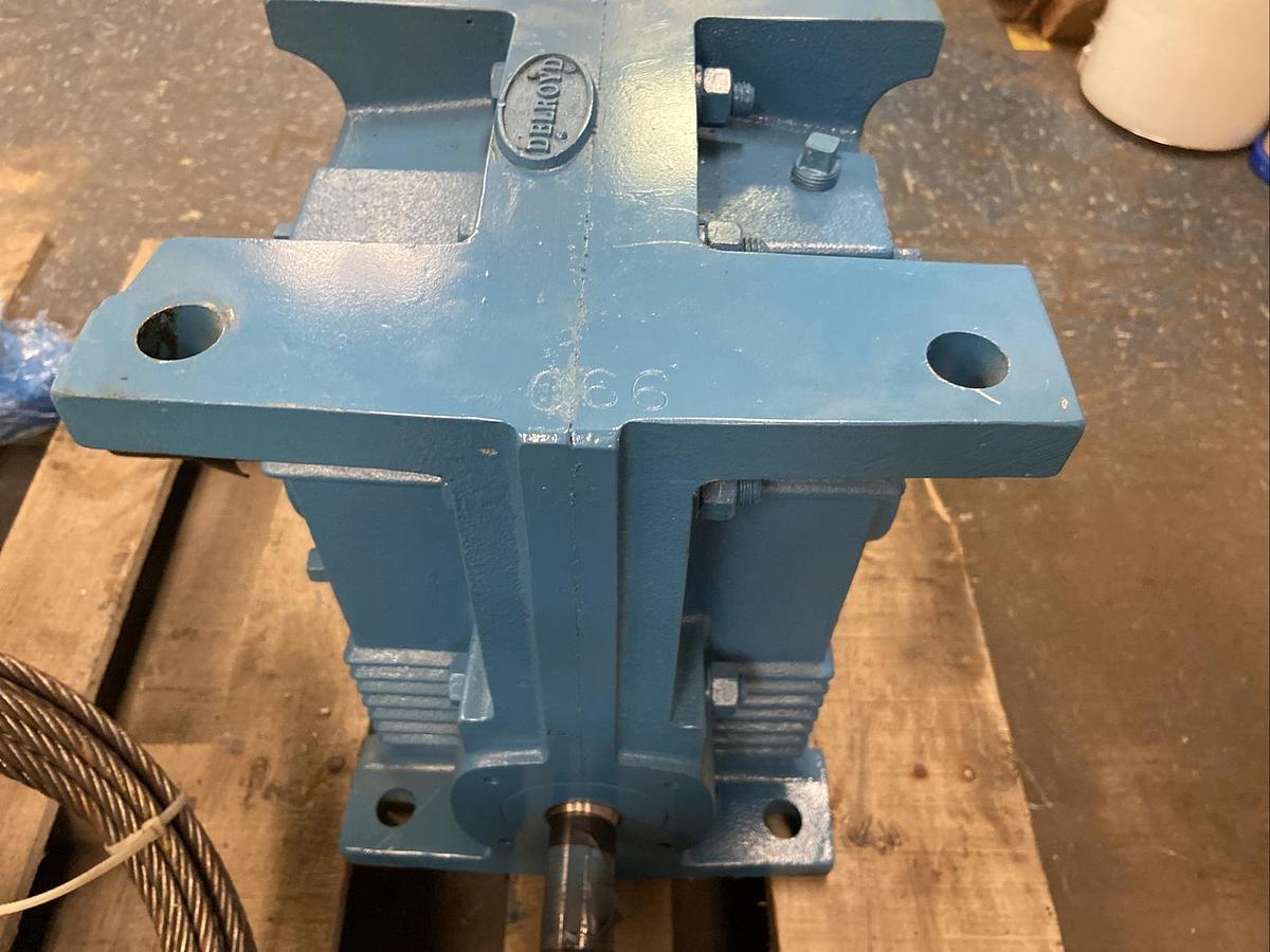 Used Delroyd,E40-089-B4,Worm Gear Reducer E40-089-B4 Ratio 5-1/6:1 Refurbished