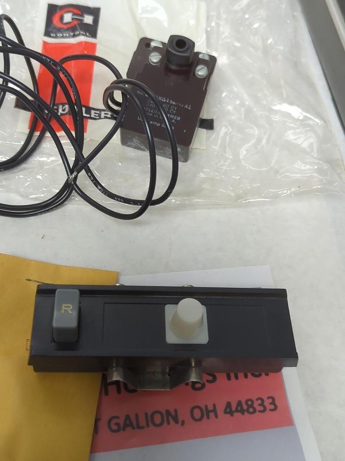 CUTLER-HAMMER,C400KG4B,COVER CONTROL FOR SIZE 00-4 PILOT LIGHT 240V TRANS NOS