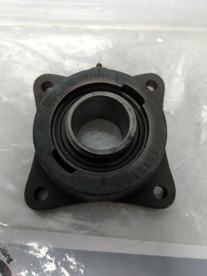 Used DODGE,131310,SXR-1-15/16 INCH BORE FLANGE MOUNT BEARING 4-BOLT BASE USED