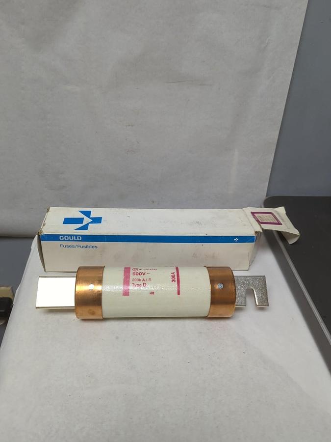 GOULD SHAWMUT,TRSR-300,TRI-ONIC 300 AMP FUSE NOS