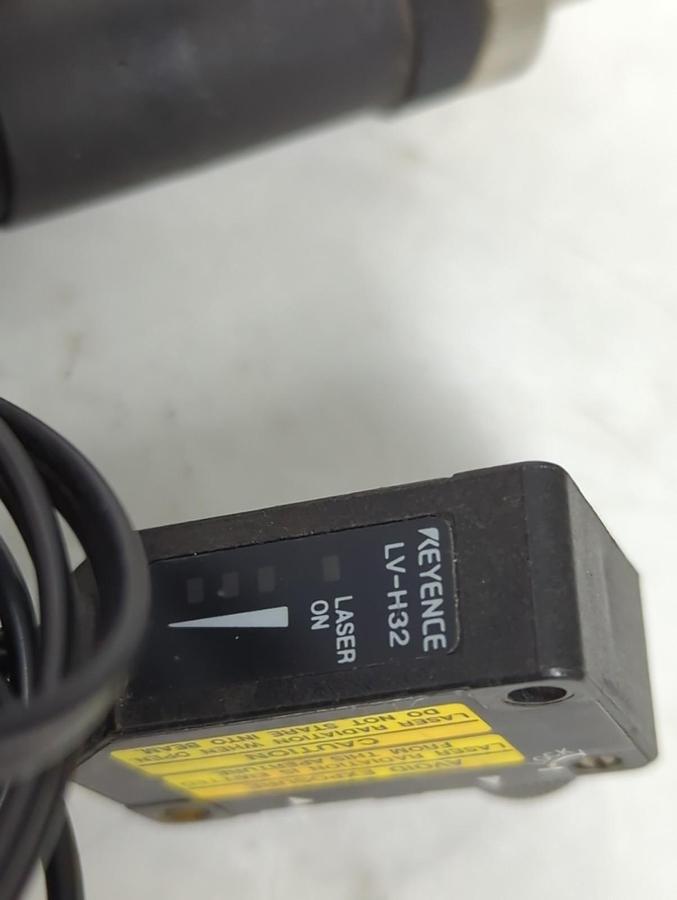 Used KEYENCE,LV-21AP LV-H32,DIGITAL LASER SENSOR ASSEMBLY PRE-OWNED