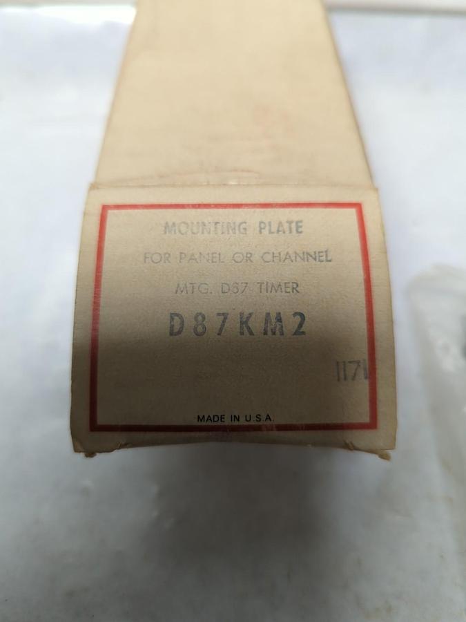 CUTLER HAMMER,D87KM2,MOUNTING PLATE MTG D57 TIMER NOS