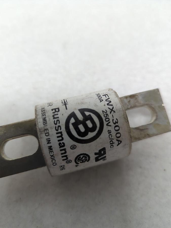 Used COOPER BUSSMANN,FWX-300A,SEMI-CONDUCTOR 300 AMP FUSE PRE-OWNED