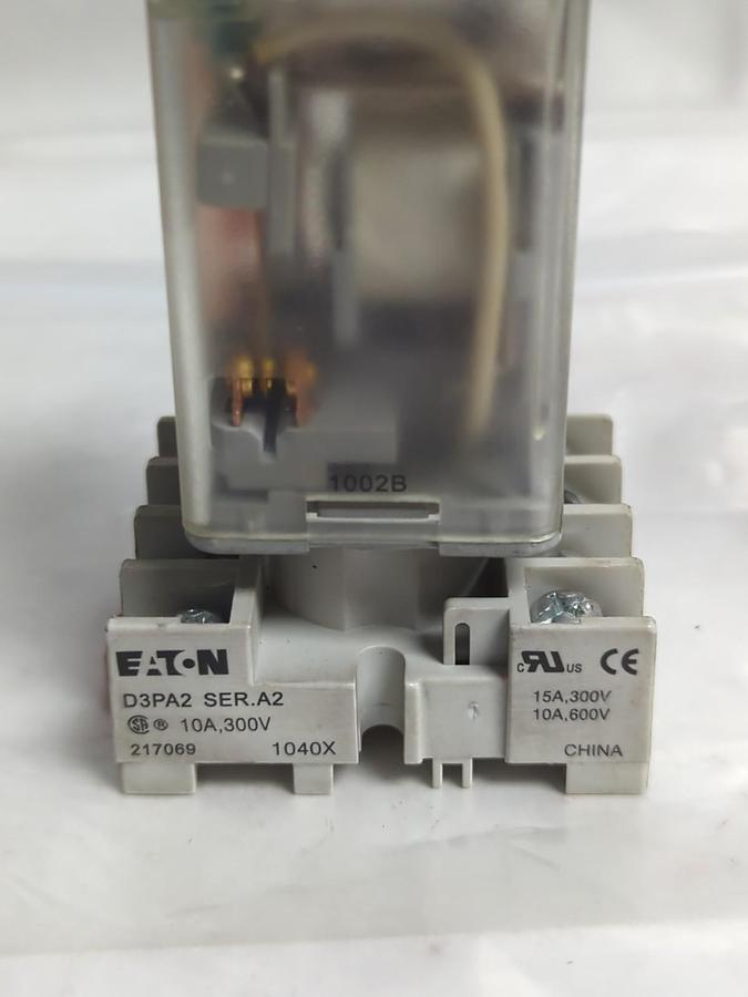 Used EATON,D3PF2AT1,RELAY W/ D3PA2 SER A2 SOCKET 10A-300V 15A/300V 10A/600V LOT OF 2