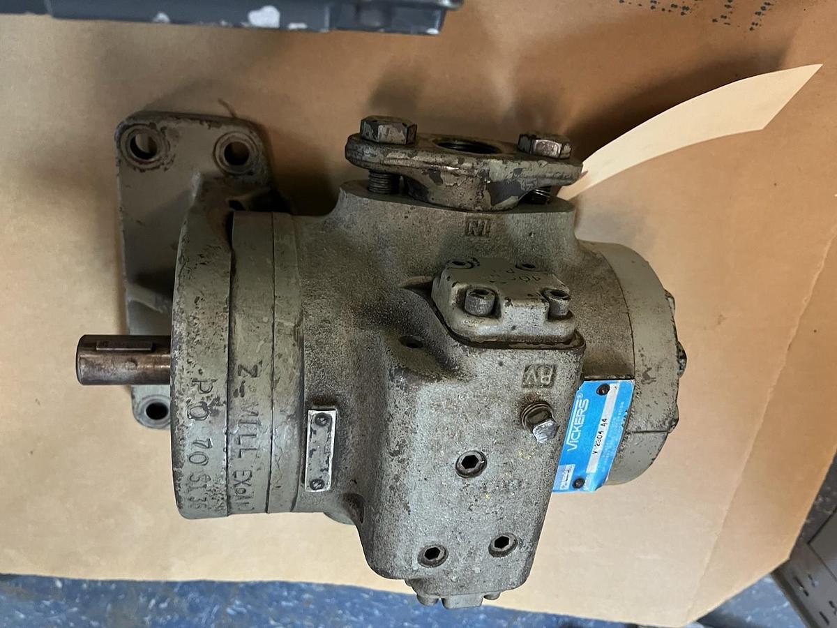 Used VICKERS,V2304-A4,HYDRAULIC VANE PUMP