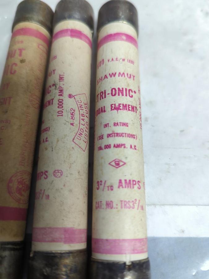 Used GOULD SHAWMUT,TRS3-2/10,TRI-ONIC 3-2/10 AMP FUSE LOT OF 3 PRE-OWNED