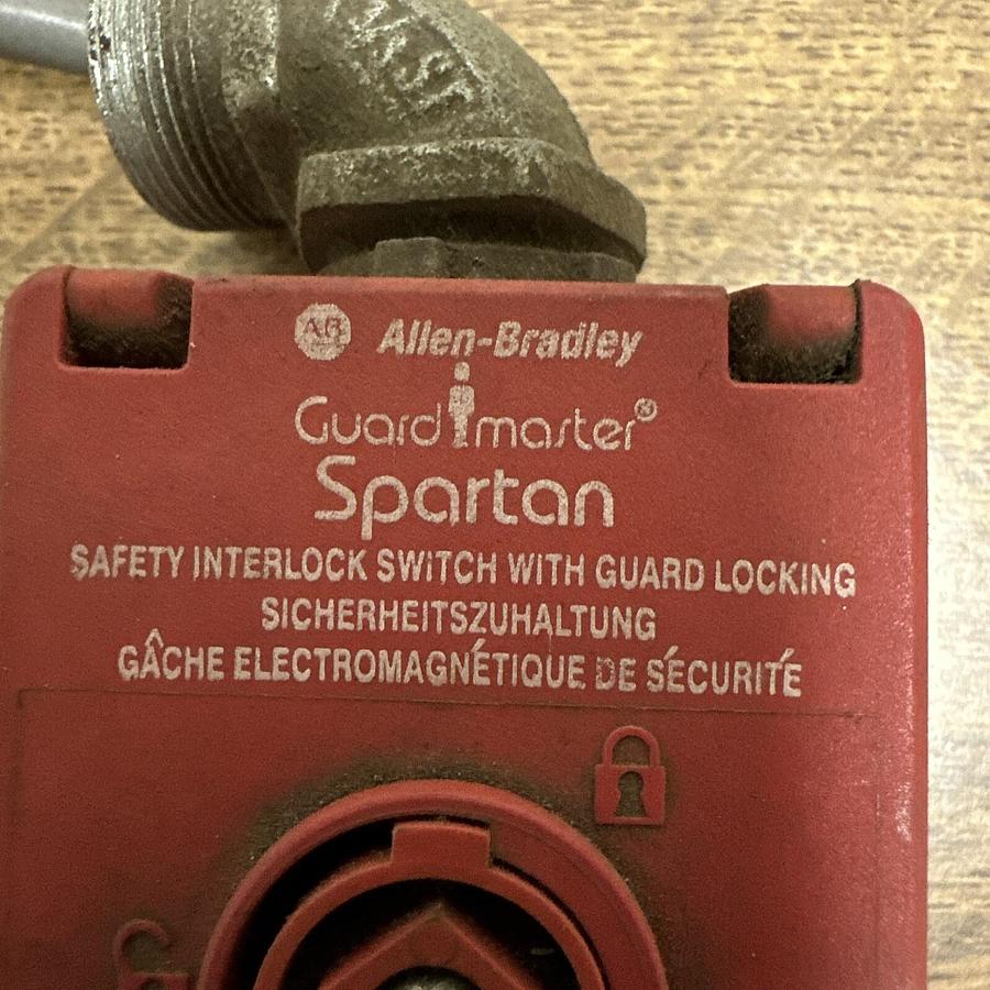 Used Allen-Bradley,IEC 947-5-1,Guard Master Safety Interlock Switch