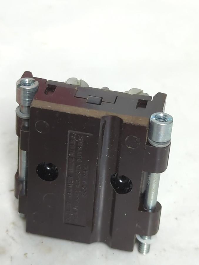 CUTLER HAMMER,E30KLA3,CONTACT BLOCK 600V NOS
