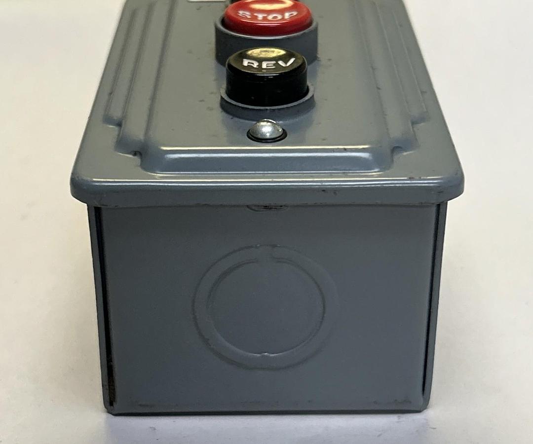 CUTLER HAMMER,9122H4B,PUSH BUTTON FOR / STOP / REV NOS