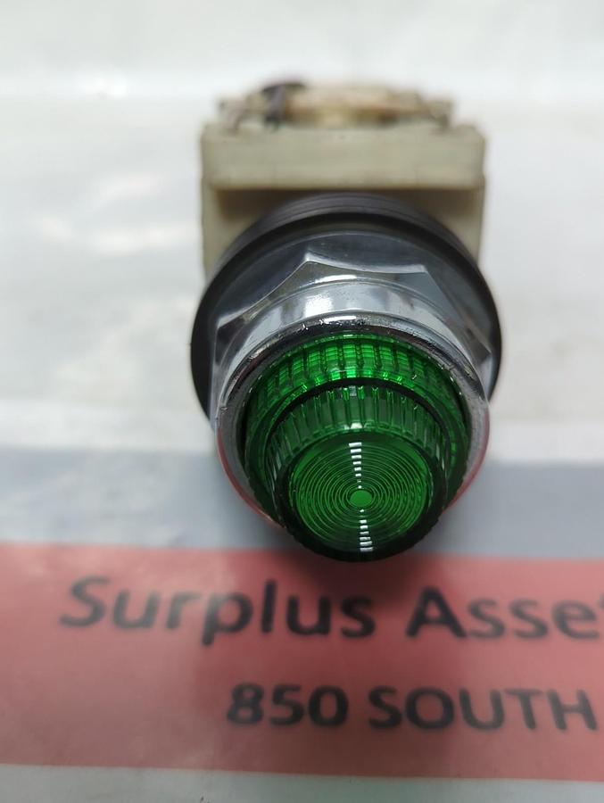Used SQUARE D,9001 KM1,SERIES H PUSHBUTTON GREEN 110-120V 50/60HZ PRE-OWNED