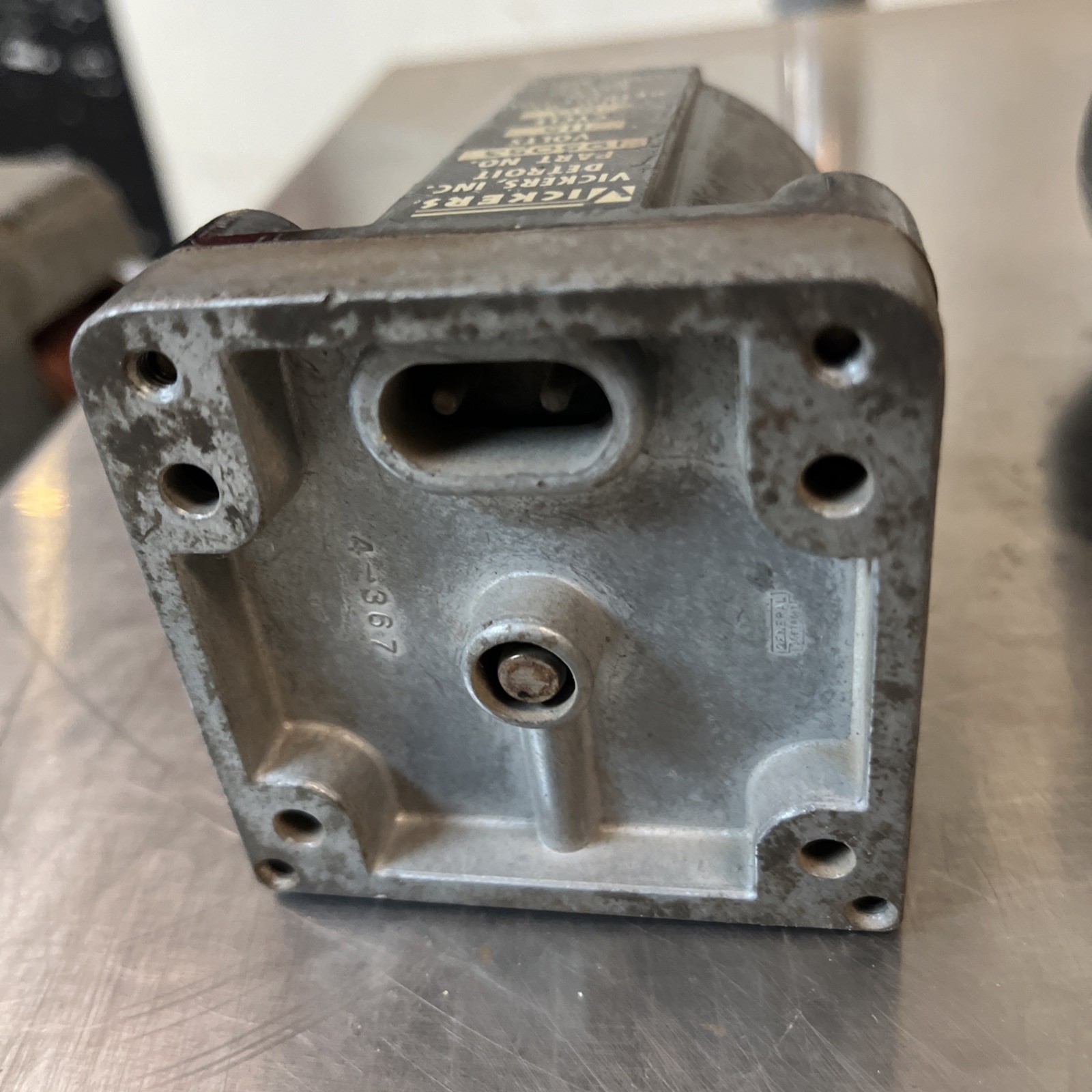 Used VICKERS DECCO,195053,OIL IMMERSED SOLENOID 115V 60Hz