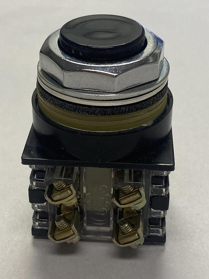 Used GENERAL ELECTRIC,CR104PBG92B2, PUSHBUTTON NEW