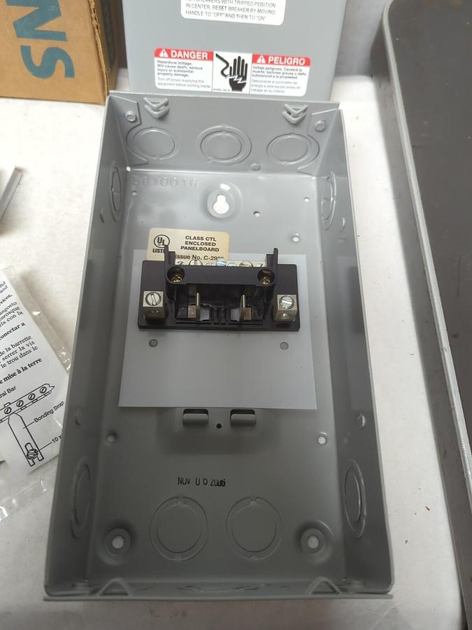 SIEMENS,E0204ML1060SU,MAIN LUG CENTER 1-PHASE 3-WIRE 120/240V NOS