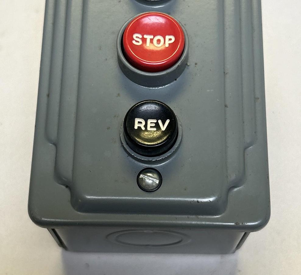 CUTLER HAMMER,9122H4B,PUSH BUTTON FOR / STOP / REV NOS